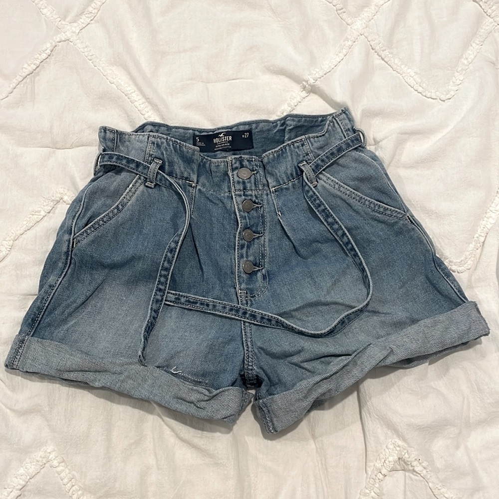 Hollister High Rise Jean Shorts - Medium Wash